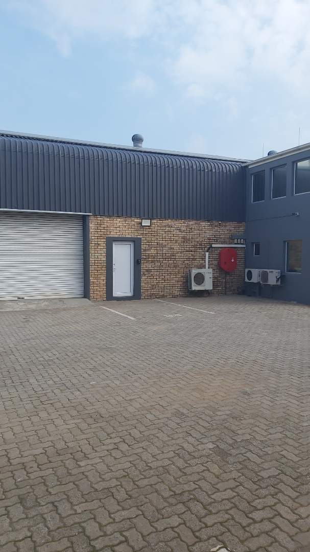 To Let commercial Property for Rent in Newton Park Eastern Cape